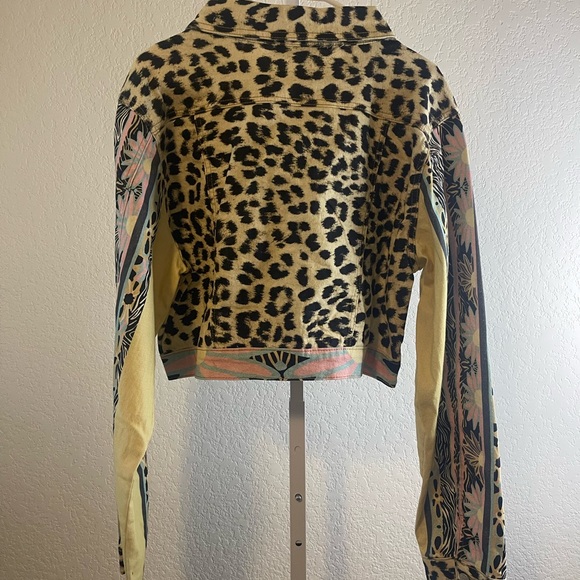 Leopard Print Cropped Light Denim Jacket Size XL NWT - Picture 3 of 6